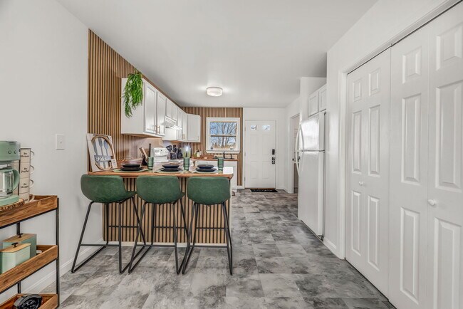 Building Photo - 114 Cove Rd