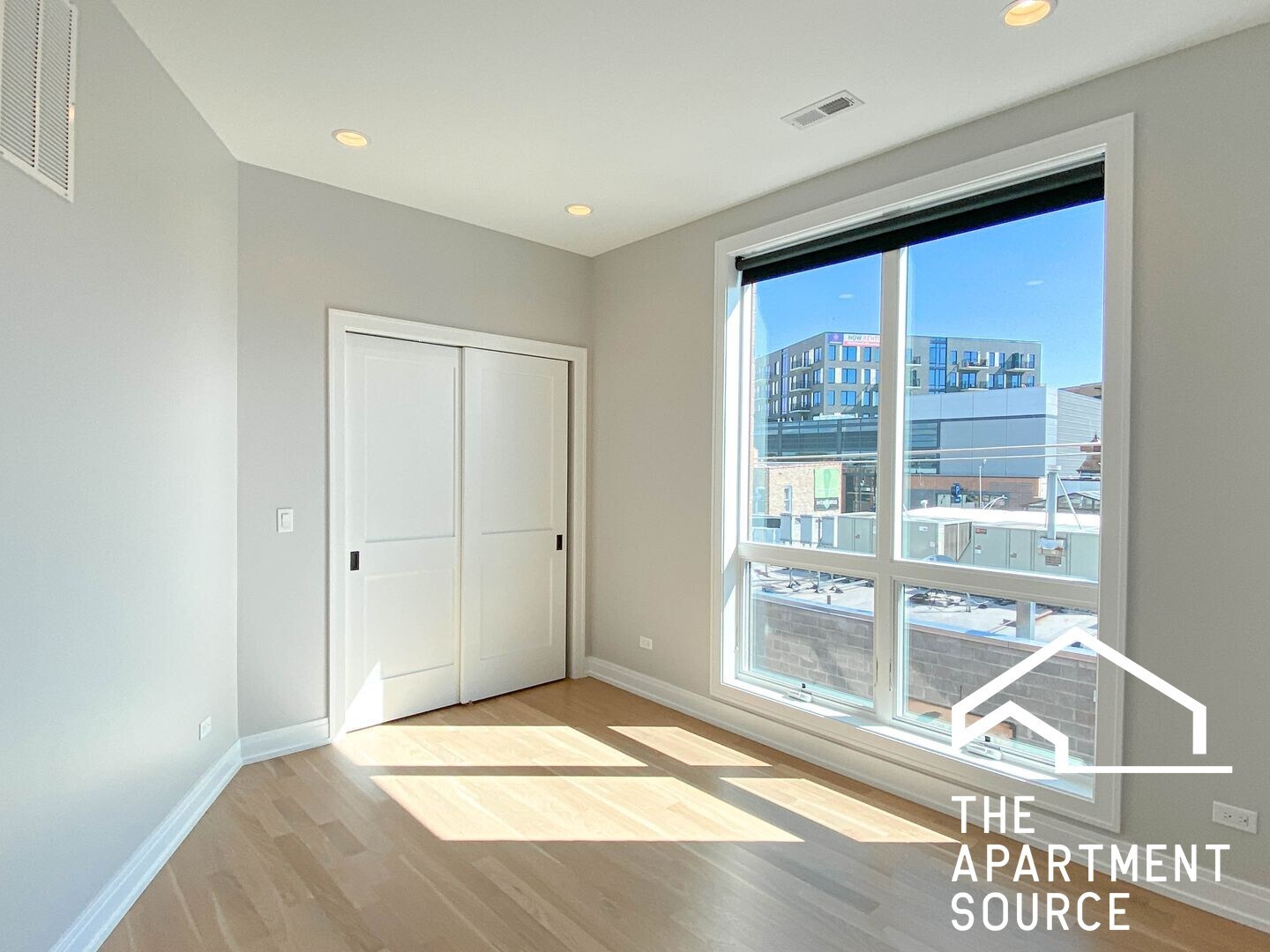 Building Photo - 1051 W Cornelia Ave