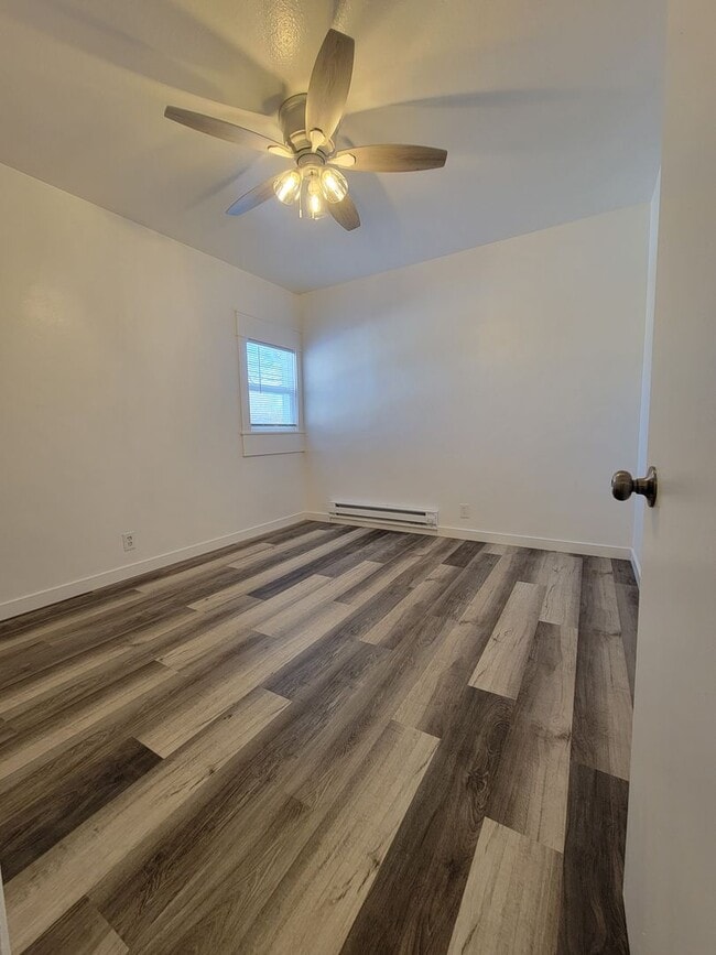 Building Photo - Newly Updated Modern 3 Bedroom, 1 Bathroom Apartment for Rent in Shelley with Garage! By Real Pro...