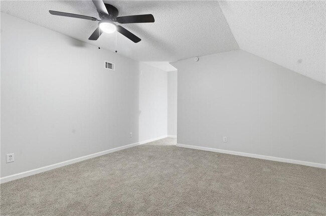 Building Photo - 2110 Meadow View Ct