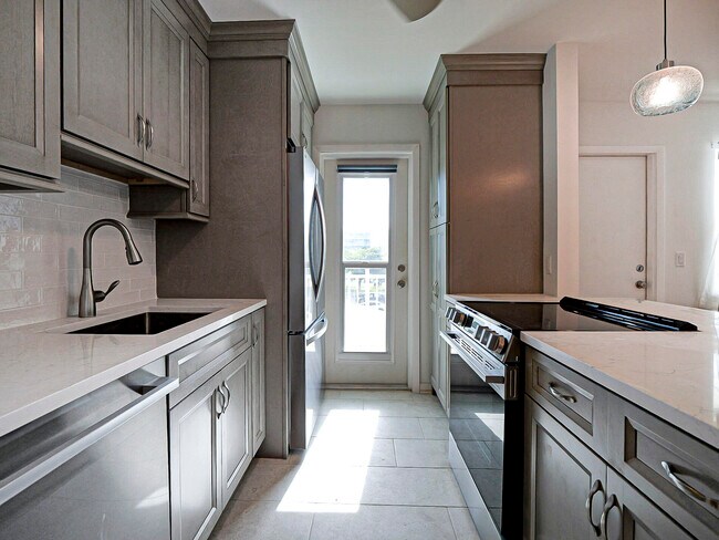 Building Photo - 37 Yacht Club Dr