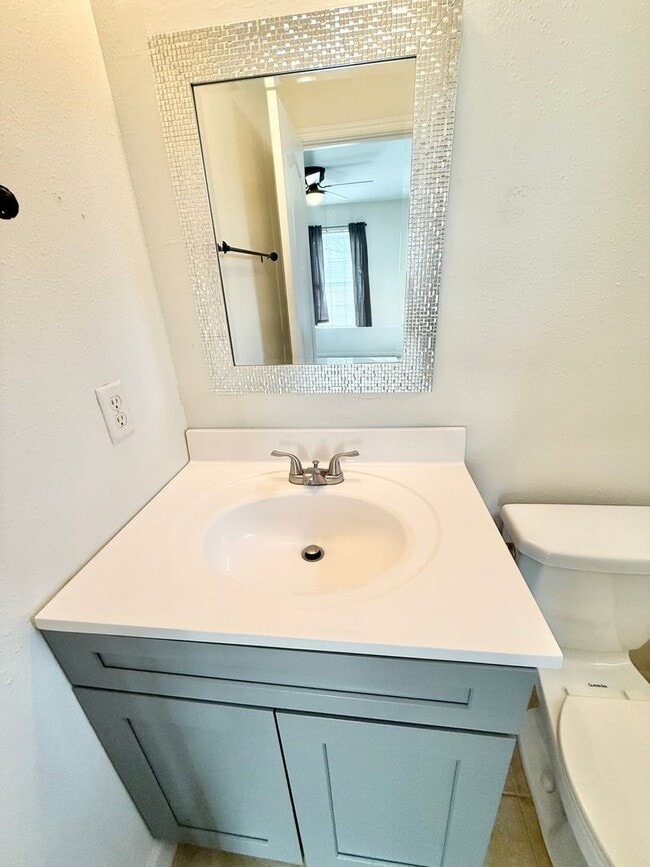 Building Photo - **4bed near MIL base- GRANITE/STAINLESS STEEL Appliances~ Roomates welcome!