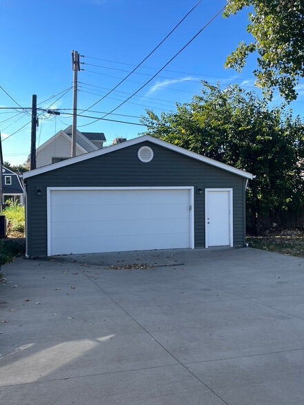 Garage - 1354 W 65th St