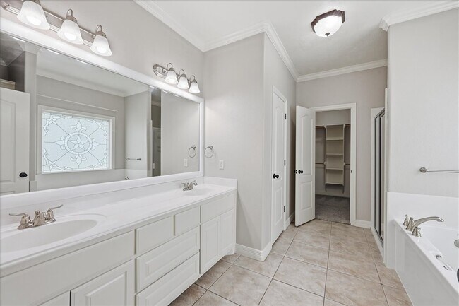 Building Photo - 102 Remington Cir