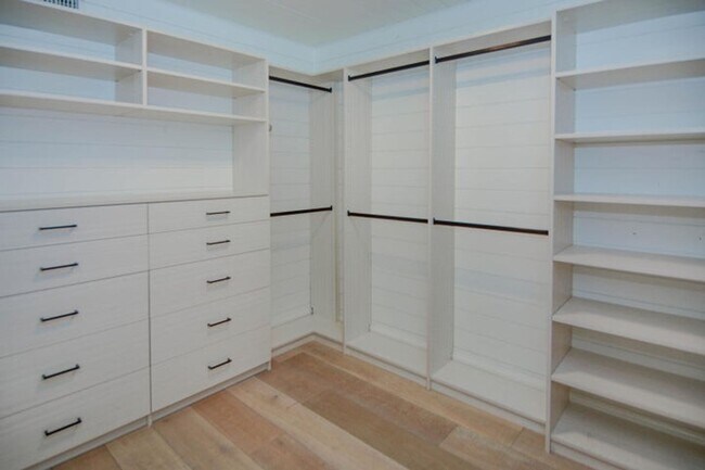 Building Photo - 3396 Pebble Pl