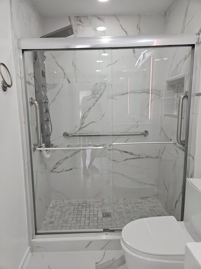 Building Photo - Stunning Fully Renovated Townhouse for rent in Land O' Lakes – Your Dream Home Awaits!