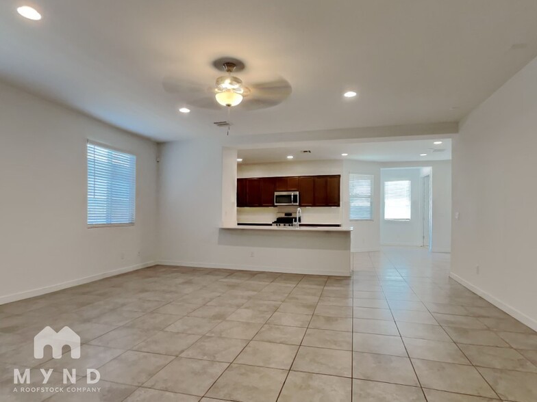 Building Photo - 17027 W Echo Ln