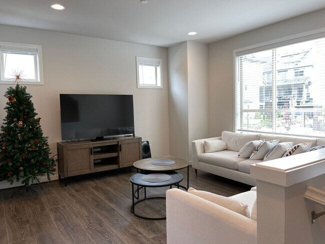 Building Photo - CLICK "REQUEST A TOUR" NOW!