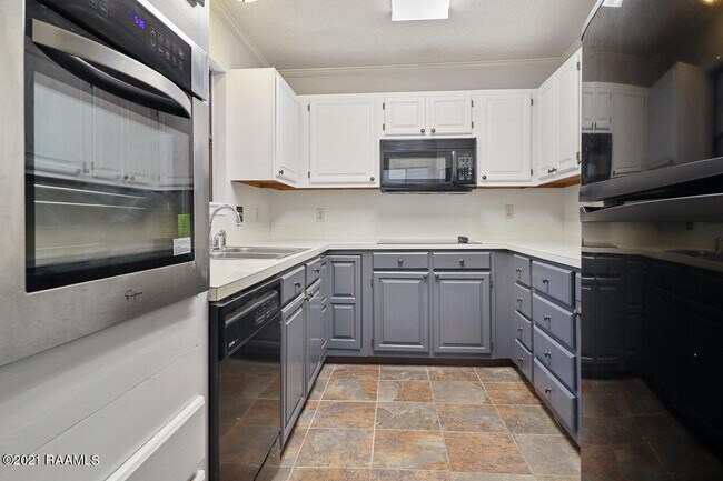 Building Photo - 145 Ambiance Cir