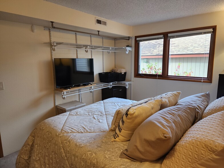 Closet Maid system currently installed - 9645 Independence Dr