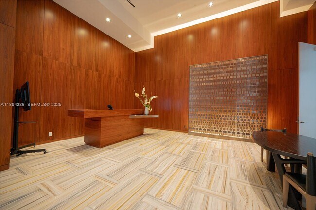 Building Photo - 1300 Brickell Bay Dr