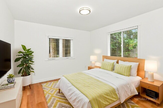 Building Photo - **FULLY REMODELED SAMMAMISH HOME WITH HUGE FENCED YARD!** AVAILABLE NOW FOR RENT!!!
