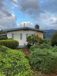 Building Photo - Charming Craftsman Home with Stunning Rive...