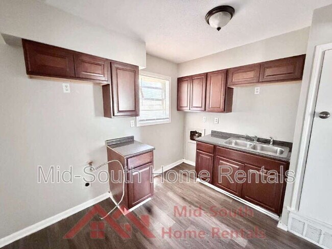 Building Photo - 815 Carol Ann Cove