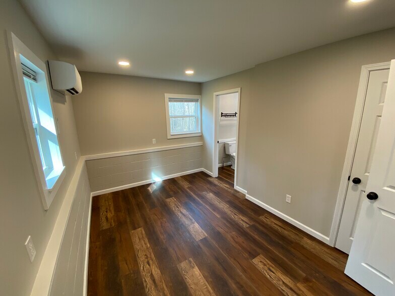 Bedroom - 2573 Hawkins Rd