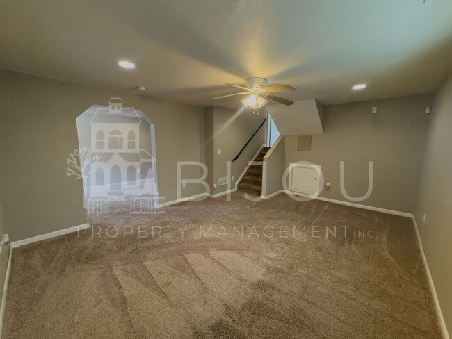 Building Photo - Conveniently Located Tri-Level