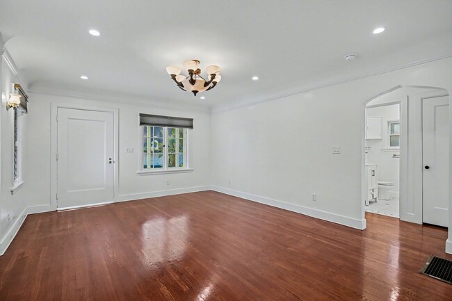 Building Photo - Charming 2-Bedroom Back House in Prime Pasadena Location