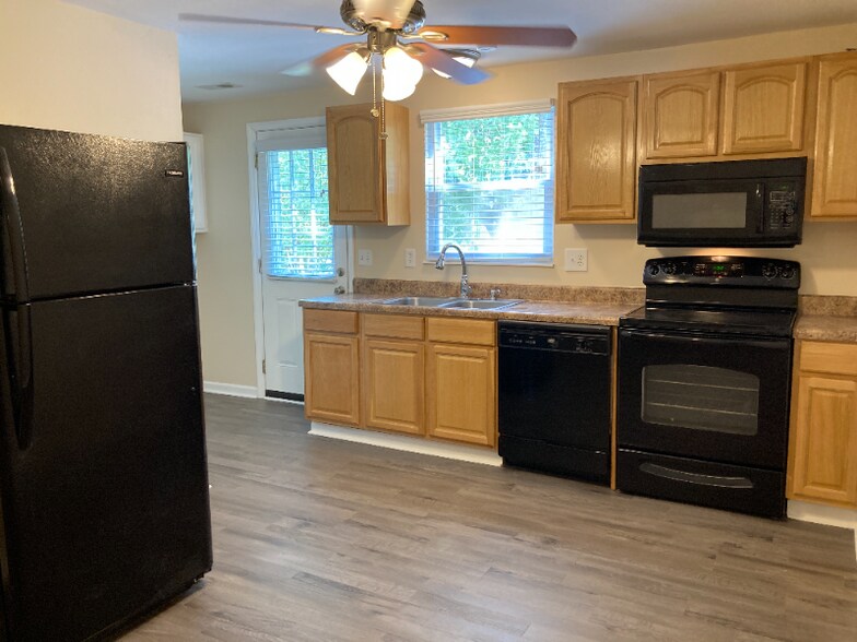 Building Photo - 309 Blade St