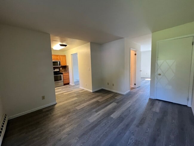 Building Photo - Spacious 3BR Townhome - LOTS OF ROOM!!! - ...