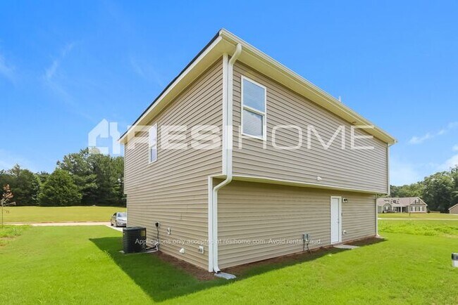 Building Photo - 70 River View Dr