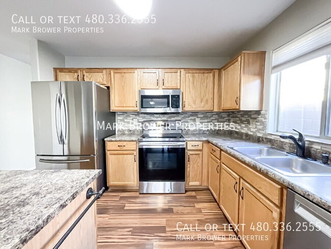 Building Photo - 1255 E Elm Rd