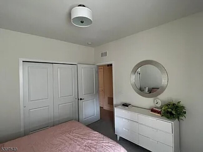 Building Photo - 31 Gerhard Pl