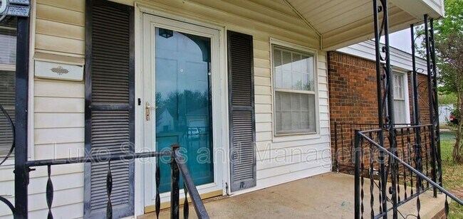 Building Photo - 1110 N Redbud