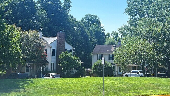 Building Photo - 5808 Waterdale Ct