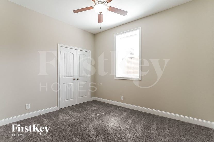 Building Photo - 1315 Golden Eagle Way