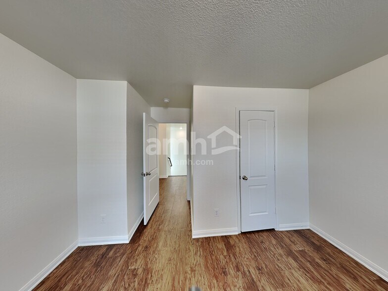 Building Photo - 1220 Arizona Dr