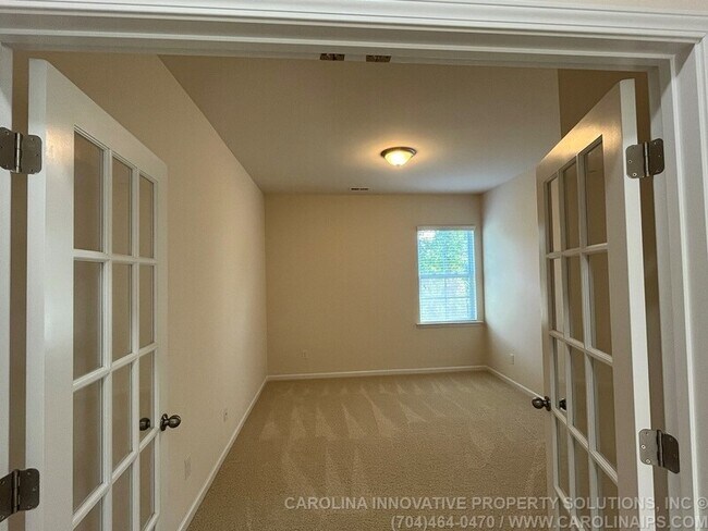 Building Photo - 385 Hawks Creek Pkwy