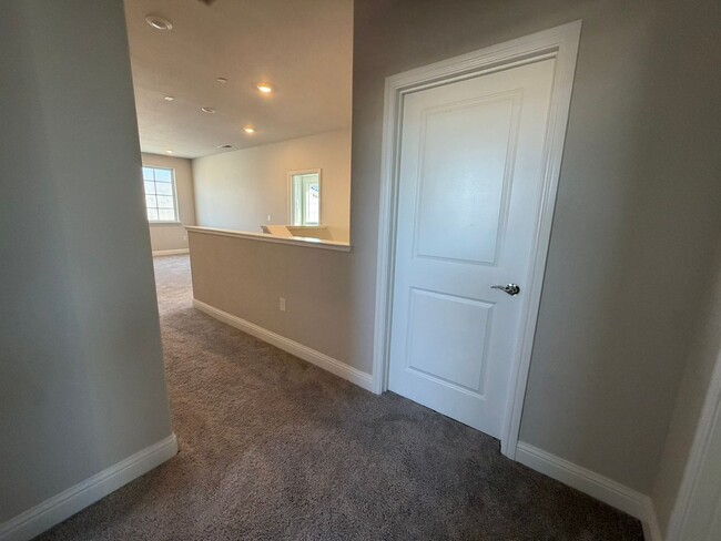 Building Photo - Beautiful 5 bedroom, 4 bathroom 2 story home in Rancho Cordova!!!