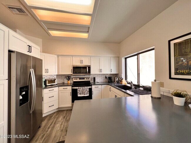 Building Photo - 5848 Bright Star Dr