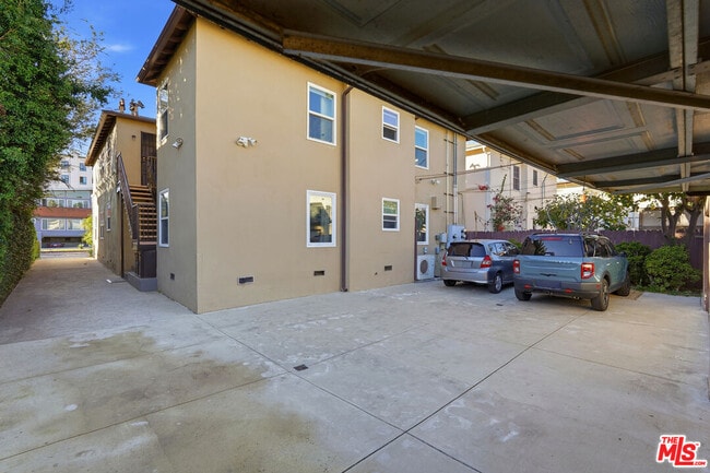 Building Photo - 1440 S Sherbourne Dr