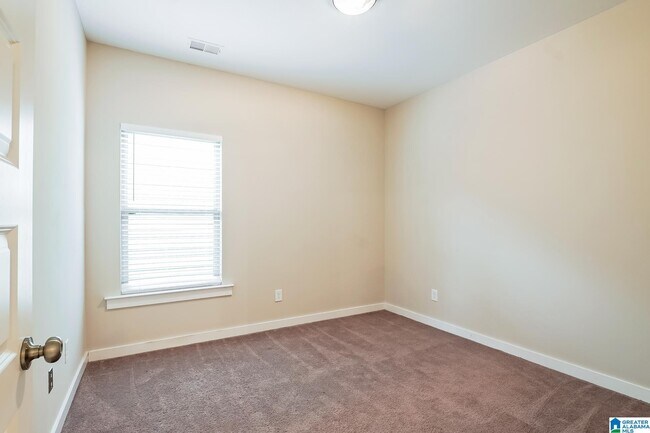 Building Photo - 154 Park Dr N