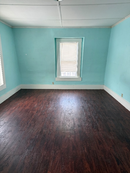 Building Photo - 12 Pine St