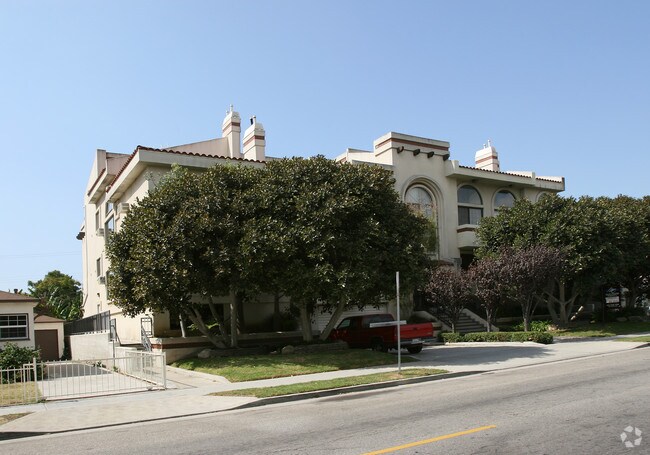Building Photo - 3939 Inglewood Blvd