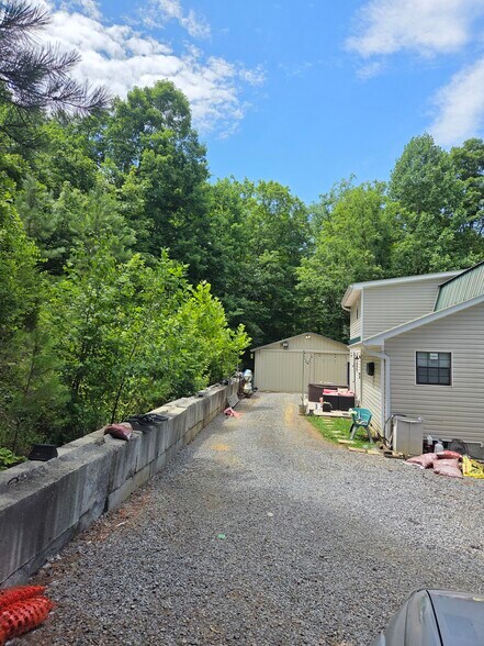 Building Photo - 440 Geren Subdivision Ln