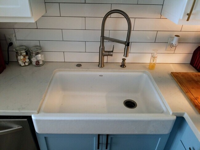 Building Photo - Little Italy 2bed Townhouse, Wait, how cut...