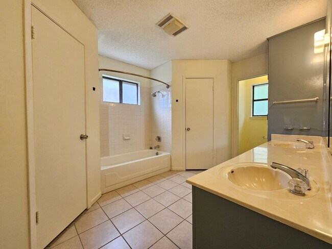 Building Photo - 3201 Paintrock Dr