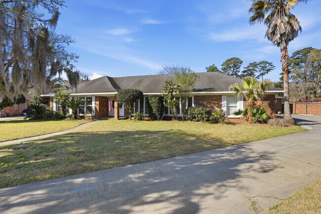 Building Photo - Mayfair Home For Lease with Backyard Oasis!