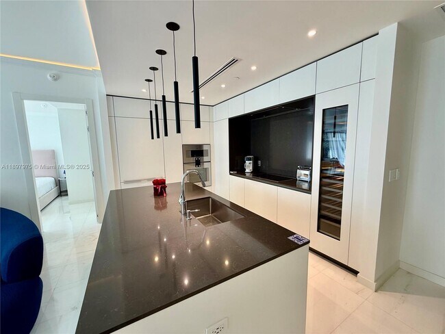 Building Photo - 300 Biscayne Blvd Way