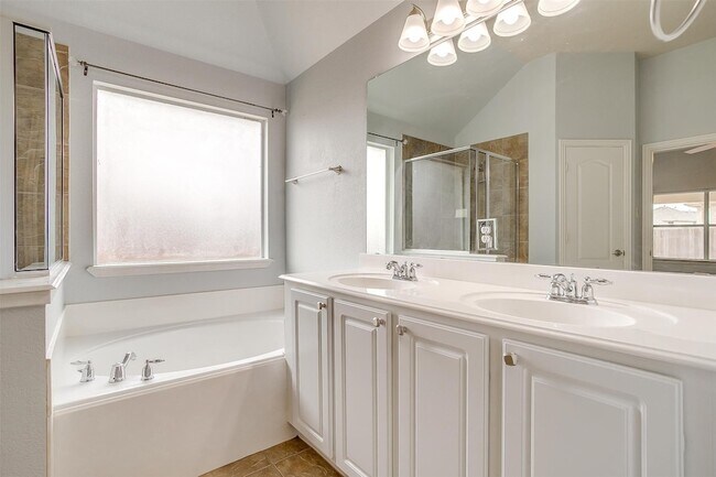 Building Photo - 1721 Castle Creek Dr