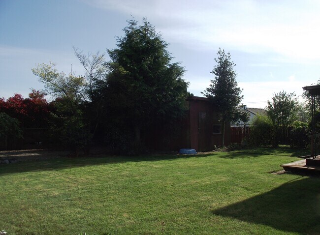 Building Photo - Three Bedroom Rambler in the North End!