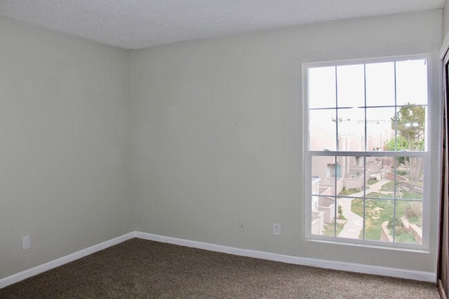 Building Photo - 3435 Rebecca Ln