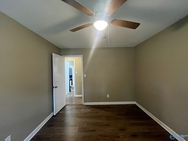 Building Photo - 726 Larkwood Cir SW