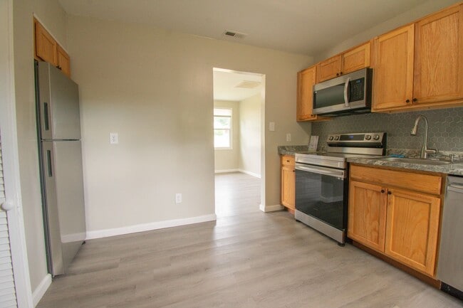 Building Photo - 1401 Thelbert Dr