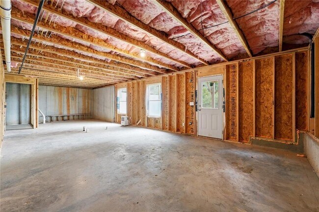 Building Photo - 6000 Screech Owl Dr