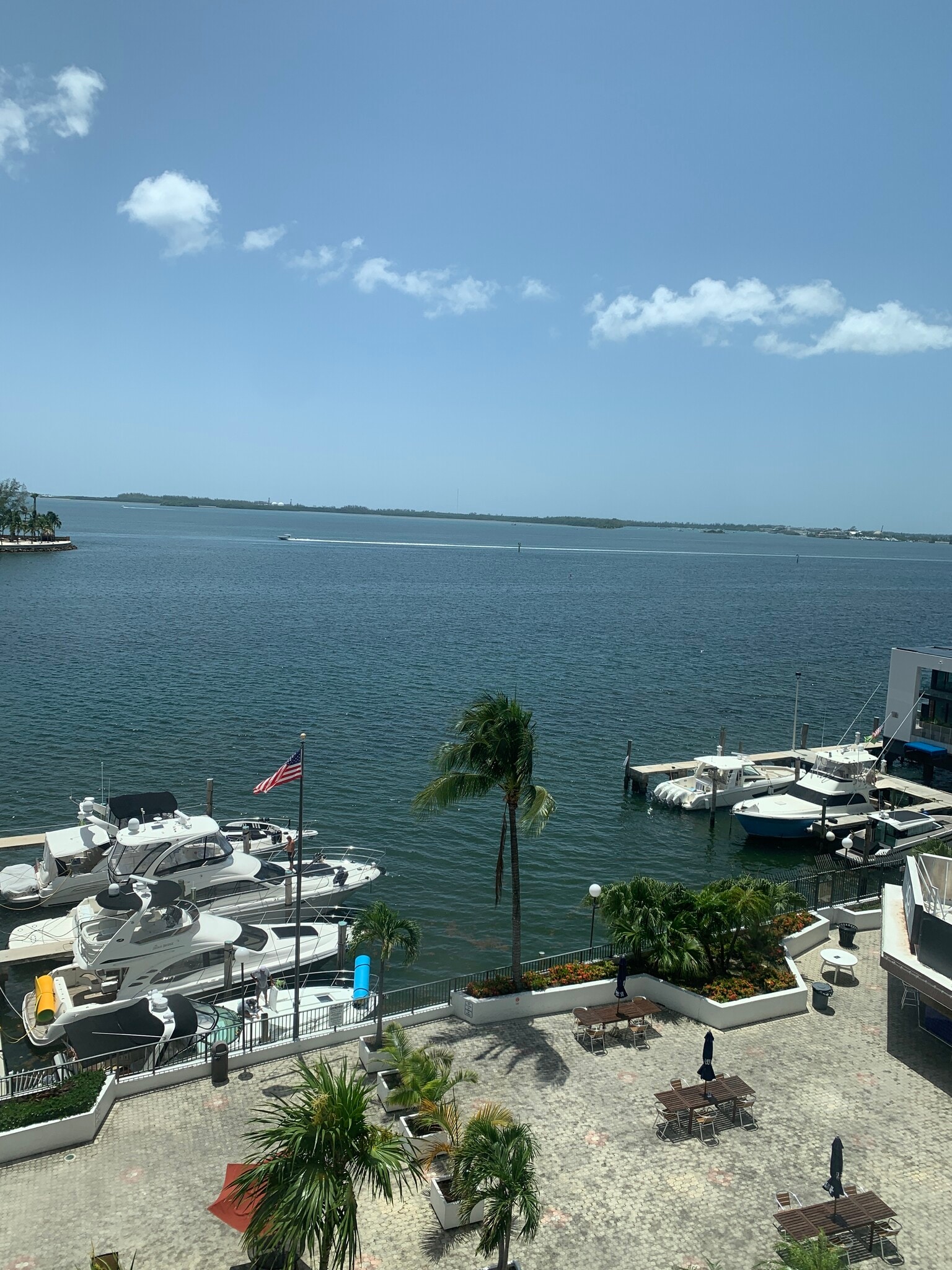 Building Photo - 905 Brickell Bay Dr