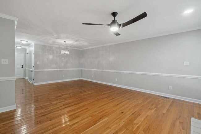 Building Photo - Stunning North Raleigh Townhome